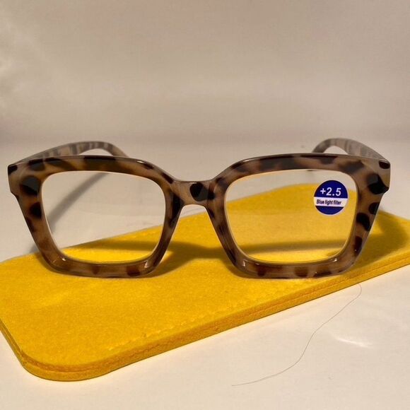 Reading Glasses 2.50 Light Tortoise Frames Square Shape NWT - Picture 1 of 9